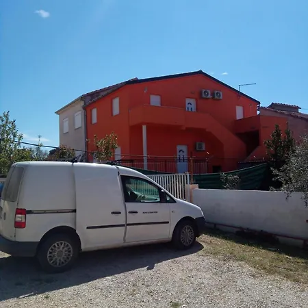 Clementine Biograd Na Moru