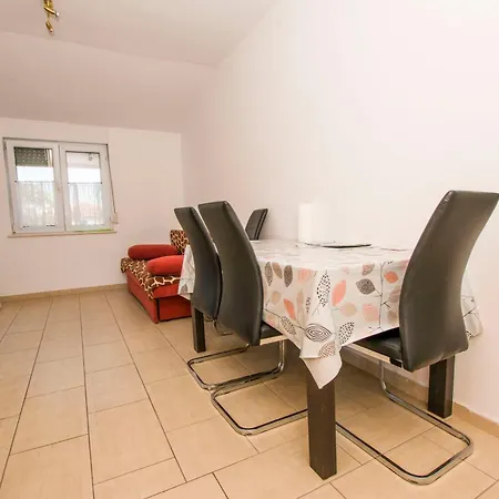 Clementine Apartment